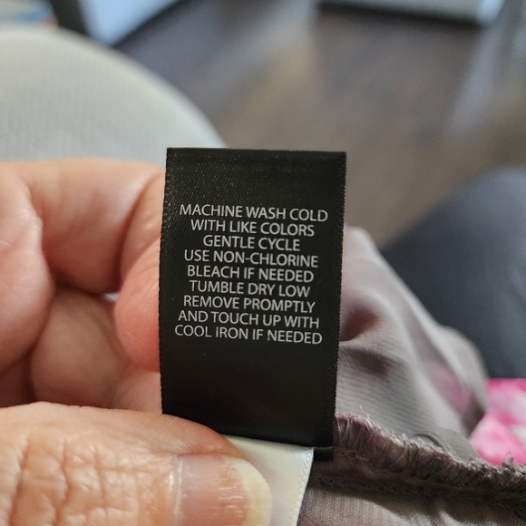 Torrid Crinkle Chiffon Smocked Waist Off-Shoulder Crop Top Floral Pink Sz 3 - Picture 10 of 11